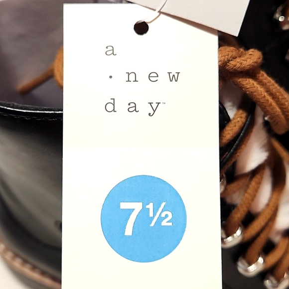 WOMANS WINTER BOOTS LACE UP, MINKY FUR ON TONGUE. SIZE 7 1/2. COLOR BLACK - Picture 8 of 12